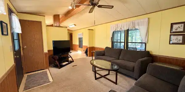 Image 3: Living Room