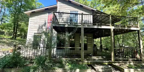 444 COUNTRY OAKS DRIVE