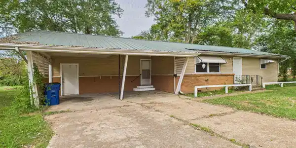 1206 MAPLE STREET