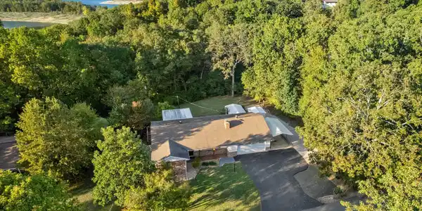 52 ELIZABETH WAY