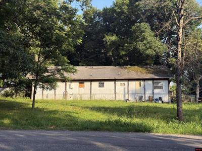 902 SHORECREST DRIVE