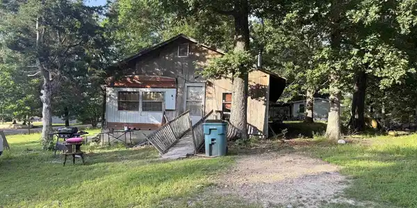 902 SHORECREST DRIVE