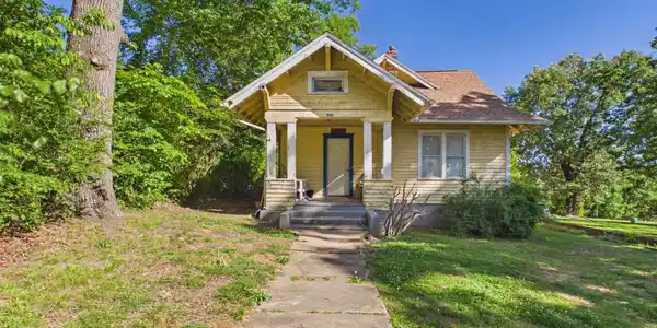 506 POWELL AVENUE