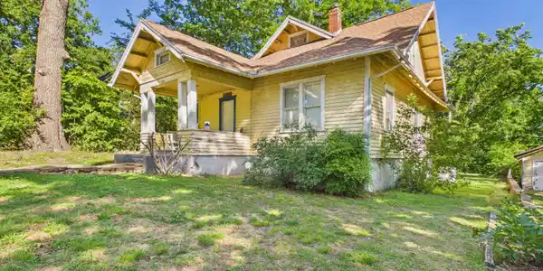 506 POWELL AVENUE