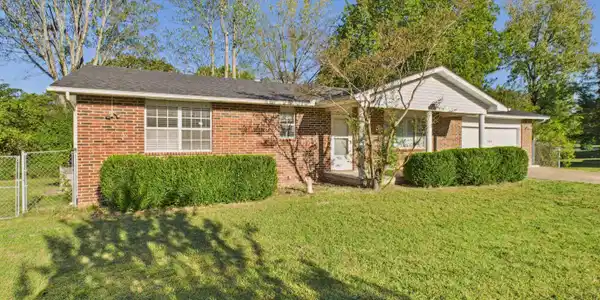 105 WOODSDALE COURT