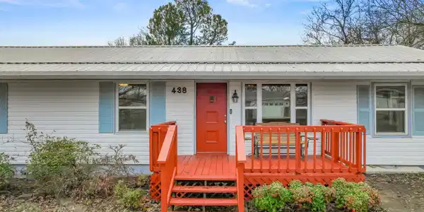 438 GLENSTONE DRIVE
