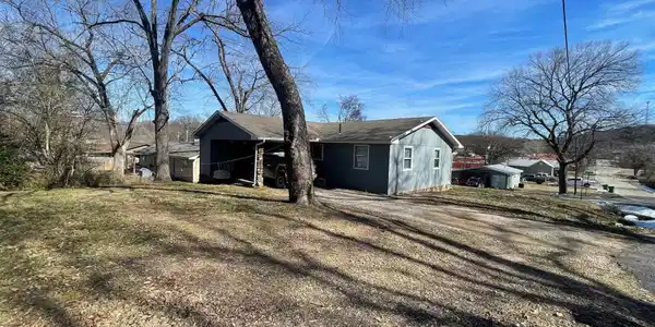 502 HACKBERRY LANE