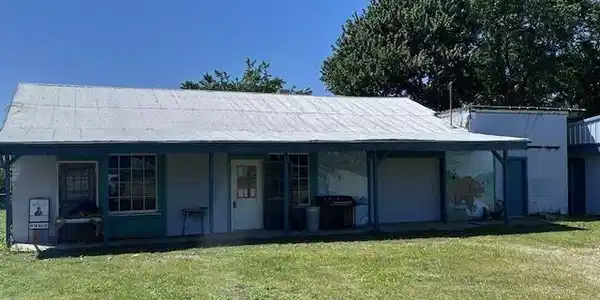 Image 2: 28x60 shop w/ overhead door