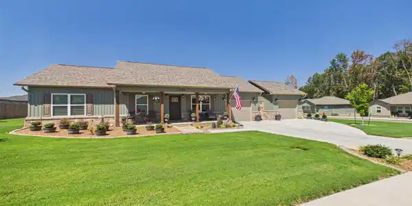 1404 HOBBS COURT