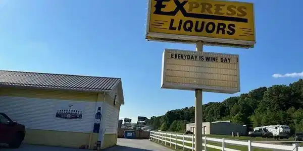 314 S HWY 62/65 BYPASS