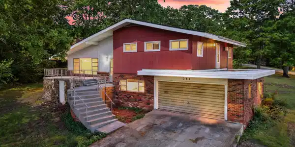 284 CRESTVIEW DRIVE