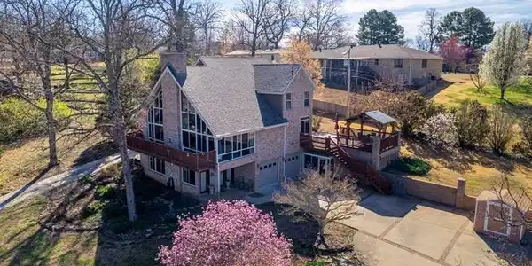 79 ELIZABETH WAY