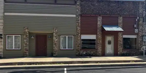 207 & 211 E OLD MAIN STREET