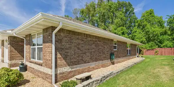1535 MEADOWHILL DRIVE