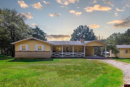 1563 SQUIRREL HILL