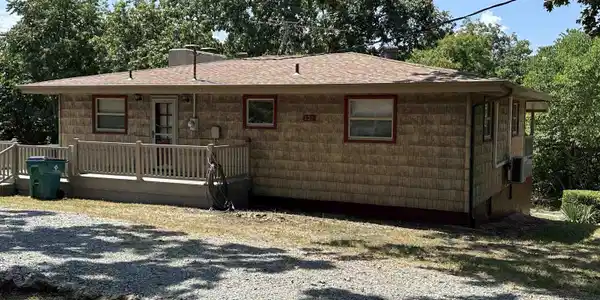 121 LAKELAND POINT