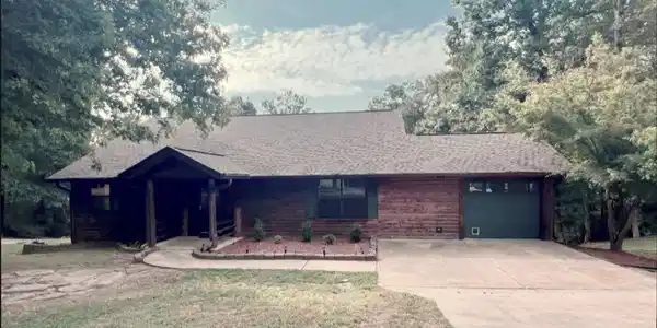 663 HERITAGE OAKS DRIVE