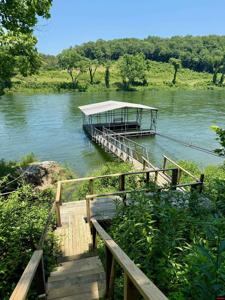 260 RIVERVIEW LANE