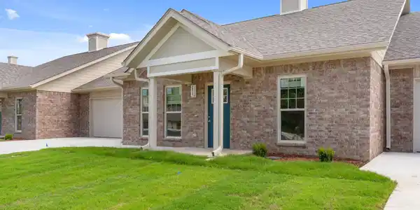 2015 SILVER BAY COURT