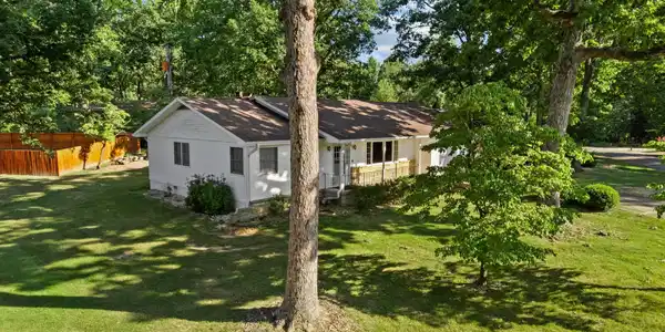 427 EDGEWOOD BAY DRIVE