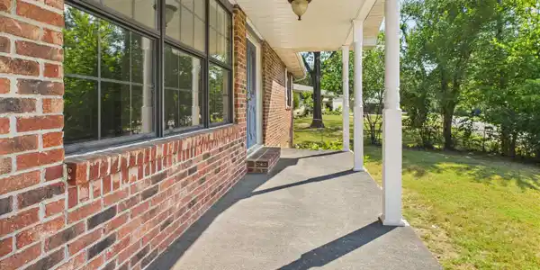 1138 MEADOWCREST DRIVE