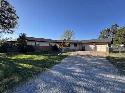 615 HILLCREST STREET