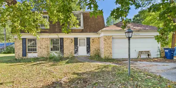 1107 LEONARD DRIVE