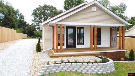 219 N CHESTNUT STREET