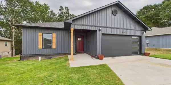 1413 HOBBS COURT