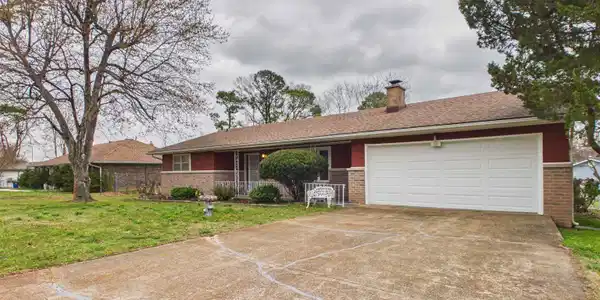 54 PRETORIA LANE