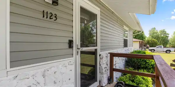 1123 RIDGECREST