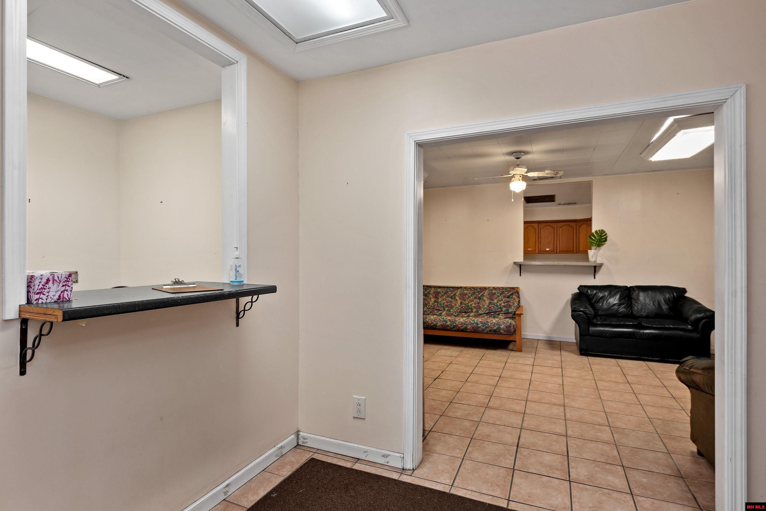 Image 3: CHECK IN DESK