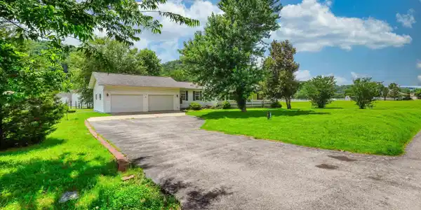 1035 RIVERVIEW DRIVE