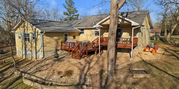 160 LEAWOOD DRIVE