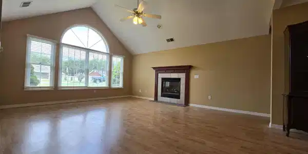 1322 COTTONWOOD COURT