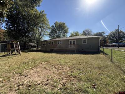 1123 W NEWMAN AVENUE