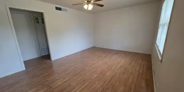 119 W JOHNSON DRIVE