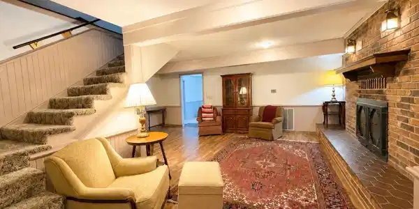 Image 3: Living Room