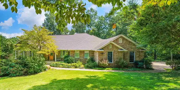 121 STONEGATE DRIVE