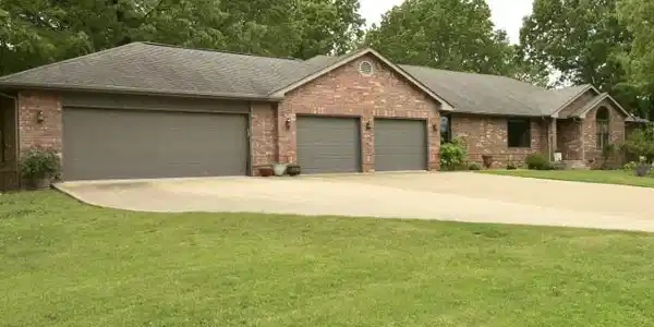 32 CONTEMPORARY DRIVE
