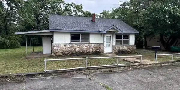 102 W SOUTH STREET