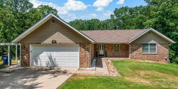 10 STONEHEDGE DRIVE