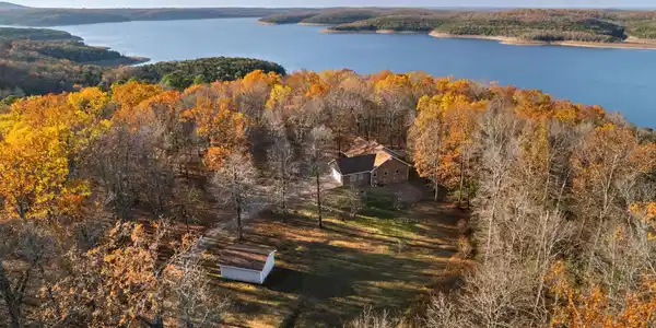 84 NORTH POINT DRIVE