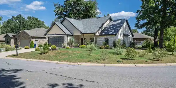 1341 HAMPSHIRE CIRCLE