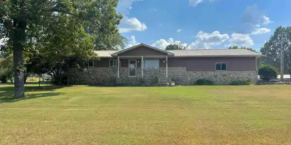100 DEB-MAR WOODS TERRACE
