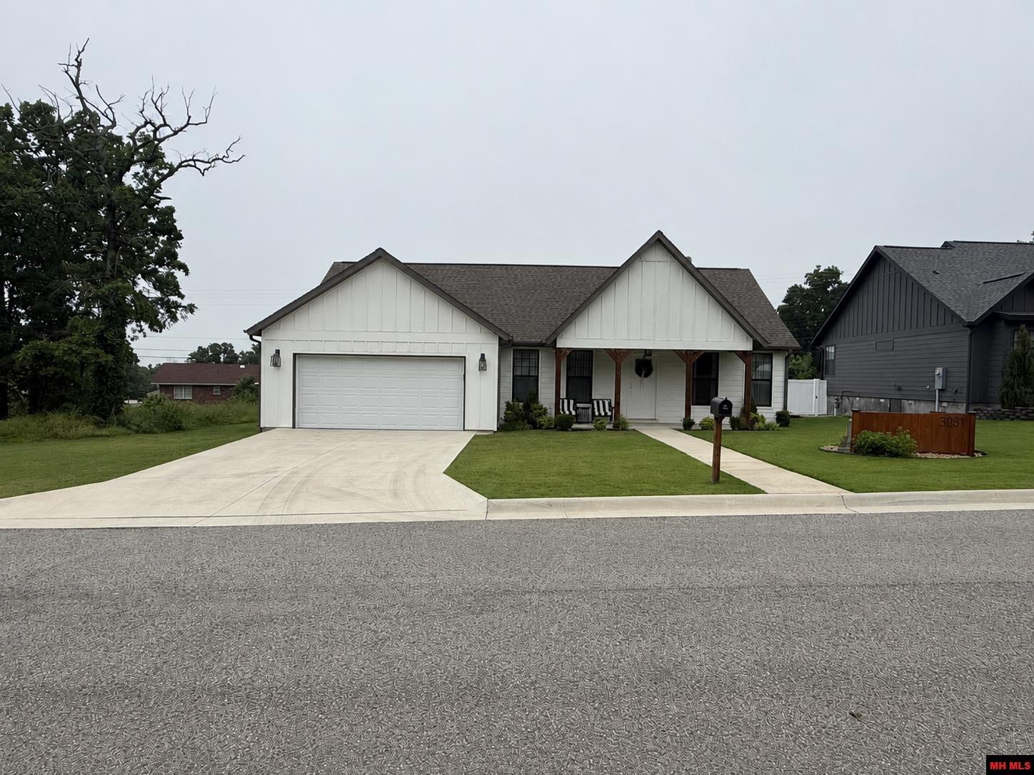 Image 0: Front of house, Front