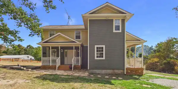 62 HANOVER LANE