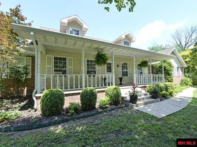 1816 PINE TREE LANE