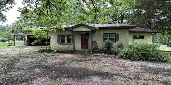 226 NORTH DRIVE