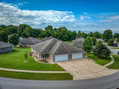 1526 MEADOWHILL DRIVE